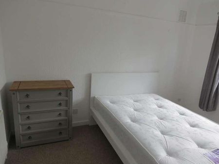 Bedroom Detached House In Wallisdown, BH12 - Photo 2