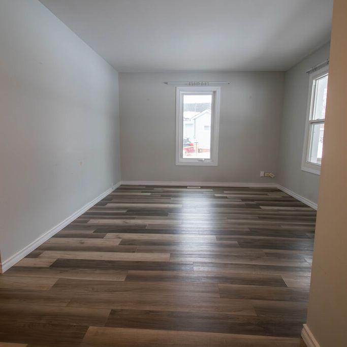 **ALL INCLUSIVE** STUNNING MAIN UNIT IN PORT COLBORNE!!! - Photo 1