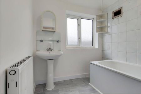 3 Bed Semi-Detached House, Beechwood Gardens, NW10 - Photo 5