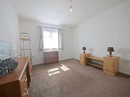 Egan Way, Hayes, UB3 - Photo 3