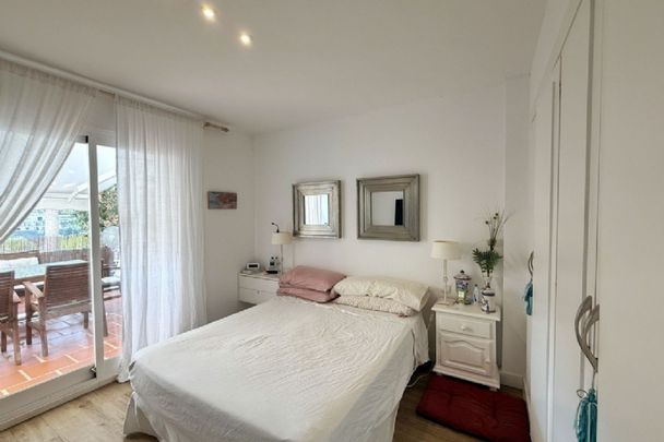 3 Bedroom Apartment For Rent in La Quinta, Málaga - Photo 1