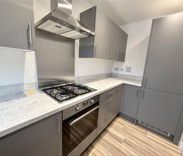 2 bedroom semi-detached house to rent - Photo 6