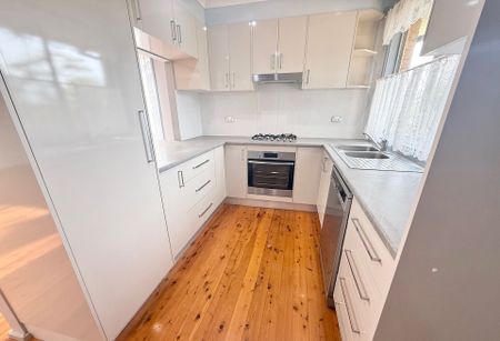 Lovely Home in Quiet Location! - Photo 4