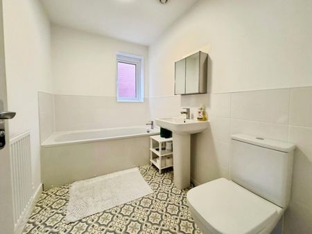 3 bedroom House To Let Total Size: 851 SQ FT - Photo 4