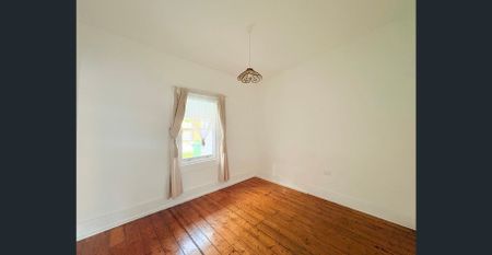 Charming One-Bedroom Home with Garden and Parking - Photo 2
