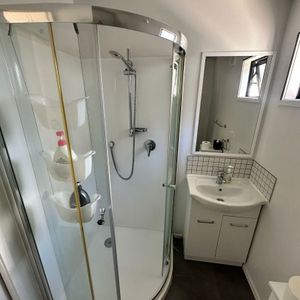 Spacious 1-Bedroom Residence in Beach Haven - Photo 2