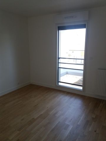 Location Appartement 2 pièces 42m² ST JEAN DE BRAYE 45800 - Photo 2