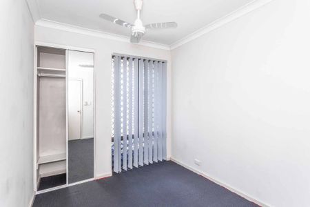 Spacious Family Home Opposite Reserve - Photo 4