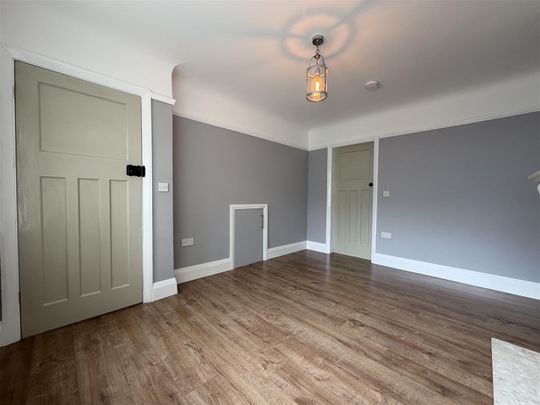 Heather Road, Heswall - Photo 1