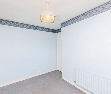 3 Bedroom Terraced - Photo 4