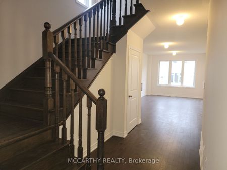 Townhouse For Lease | X7358666 - Photo 2