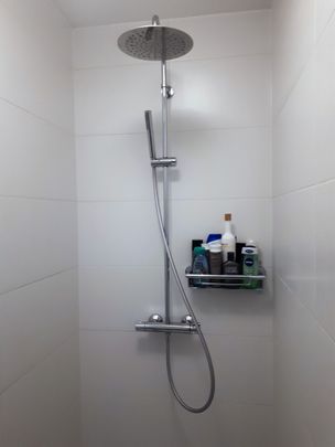 2 slaapkamerappartement met terras en 2 autostaanplaatsen - Photo 1