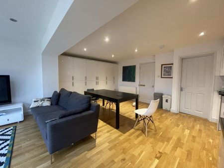 1 bedroom in a house share to rent - Photo 2