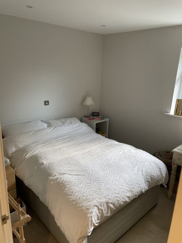 Modern 2 bed ground floor apartment to let in Camberley - Photo 4