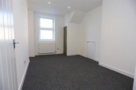 2 bedroom maisonette to rent - Photo 5