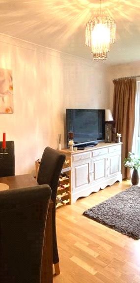 Trafalgar Court, Reading Trafalgar Court, Reading - Photo 1