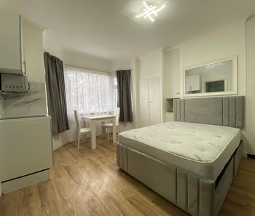 House share to rent in Whitchurch Lane, Edgware, HA8 - Photo 2