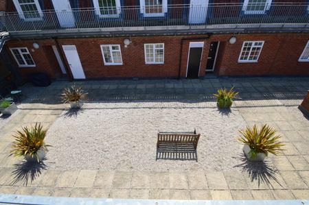 2 bedroom Apartment - Longcroft House, Welwyn Garden City - Photo 2