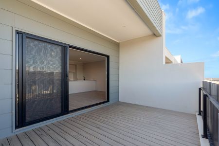 Low Maintenance Family Home - Photo 3