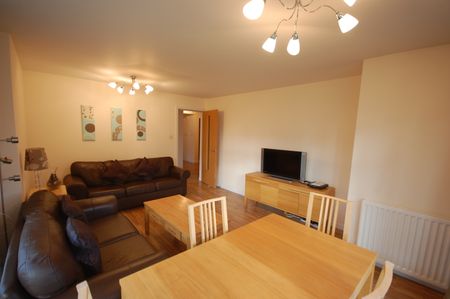 3 bedroom apartment to rent - Photo 3