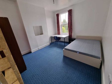 7 Bed Student Accommodation - Photo 3