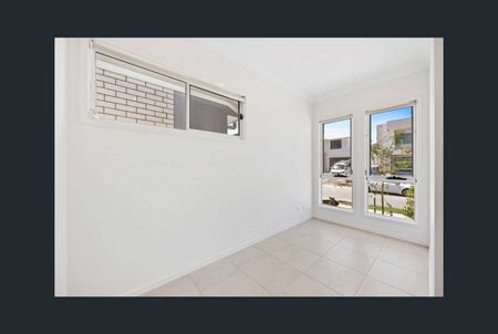 79 Blossom Circuit, Deebing Heights QLD 4306 - House For Rent | Domain - Photo 3