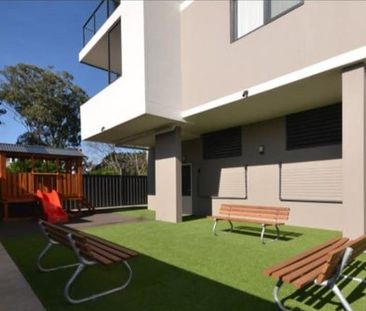 Immaculate Two Bedroom + Study - Close to Amenities. - Photo 4