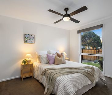 Beautifully Appointed Family Home - Excellent Outdoor Entertaining - Photo 5