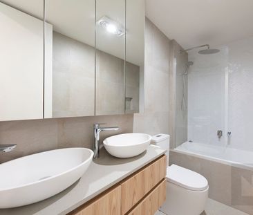 Prime location with lots to offer - Photo 5