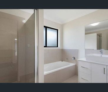 Modern Family Home in Popular Bundamba - Photo 4