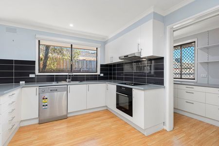 Spacious 2 Bedroom Home with Fabulous Outdoor Area! - Photo 2