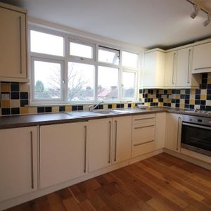 Aldenham Drive, Uxbridge - Photo 2