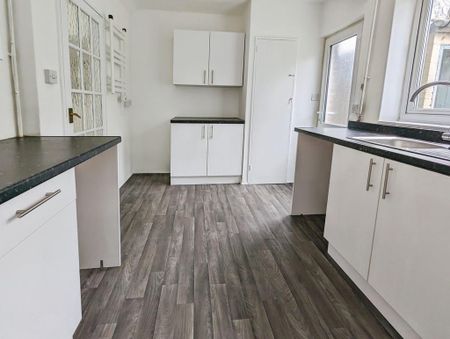 3 bedroom terraced house to rent - Photo 5