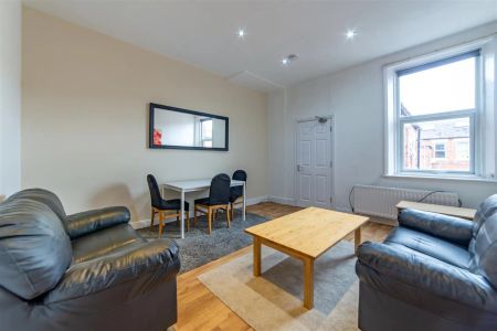 3 bed flat to rent in Glenthorn Road, Jesmond, NE2 - Photo 3