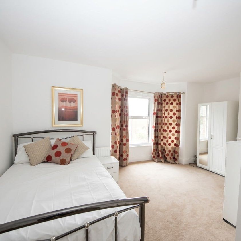 Room in a Shared House, Wantage Road, RG30 - Photo 1