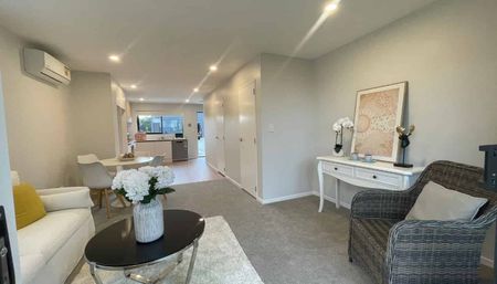 MANGERE BRIDGE, 3 BEDROOMS - Photo 2