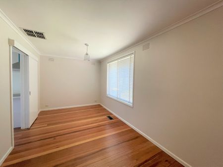 61 Anora Crescent, Mulgrave - Photo 2