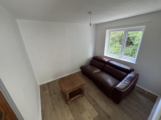 3 bedroom flat to rent - Photo 1