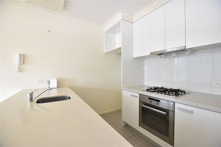 1102/63 Whiteman Street - Photo 2