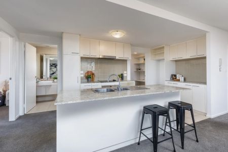 Elevated Luxury Living in Belconnen's Prestigious Oracle Complex - Photo 3