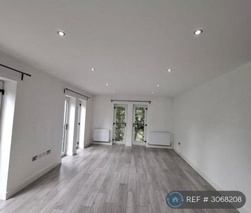 2 bedroom flat to rent - Photo 2