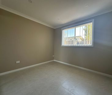 Lifestyle Living Steps from Shops, Cafés & the Foreshore - Photo 2