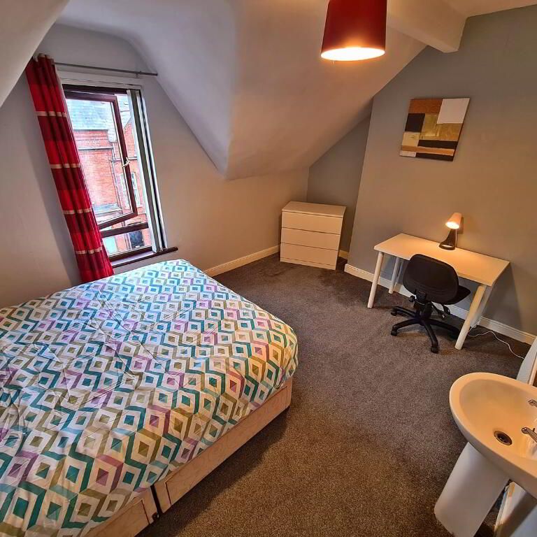 Room 4, 9 Chadwick Street, Lisburn Road, Belfast, BT9 7FB - Photo 1