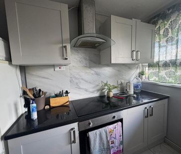 4 bedroom flat to rent - Photo 5