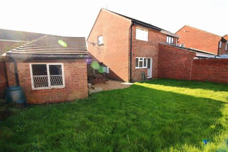 2 bedroom semi-detached house to rent - Photo 2