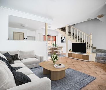 Air-Conditioned Three-Bedroom Townhouse with Ensuite, Gas Cook-Top ... - Photo 3