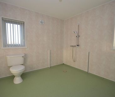 5 Bed Semi-detached House - Photo 4