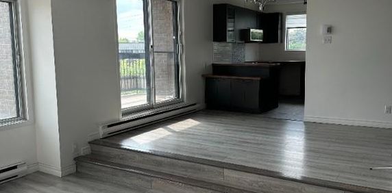 Superbe 4 1/2 moderne avec électroménager - Photo 2