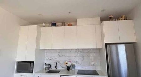 1 bedroom apartment with all day sun + views - Photo 2