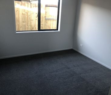 A very stylish, three bedroom, two bathroom home in the exclusive L... - Photo 2